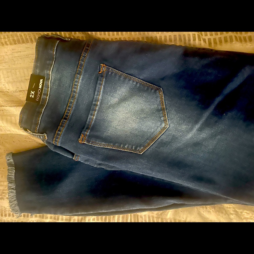 2X distressed denim blue jeans